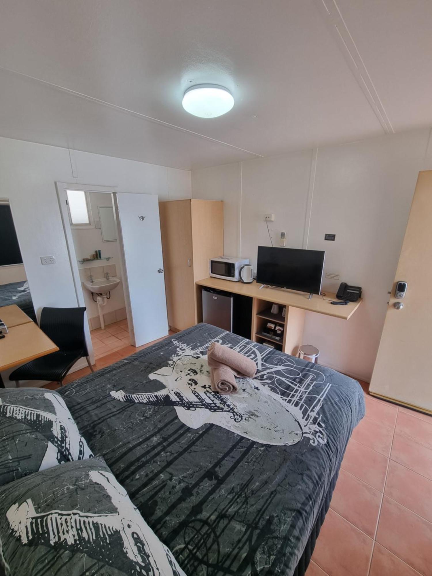 Halls Creek Motel Екстериор снимка