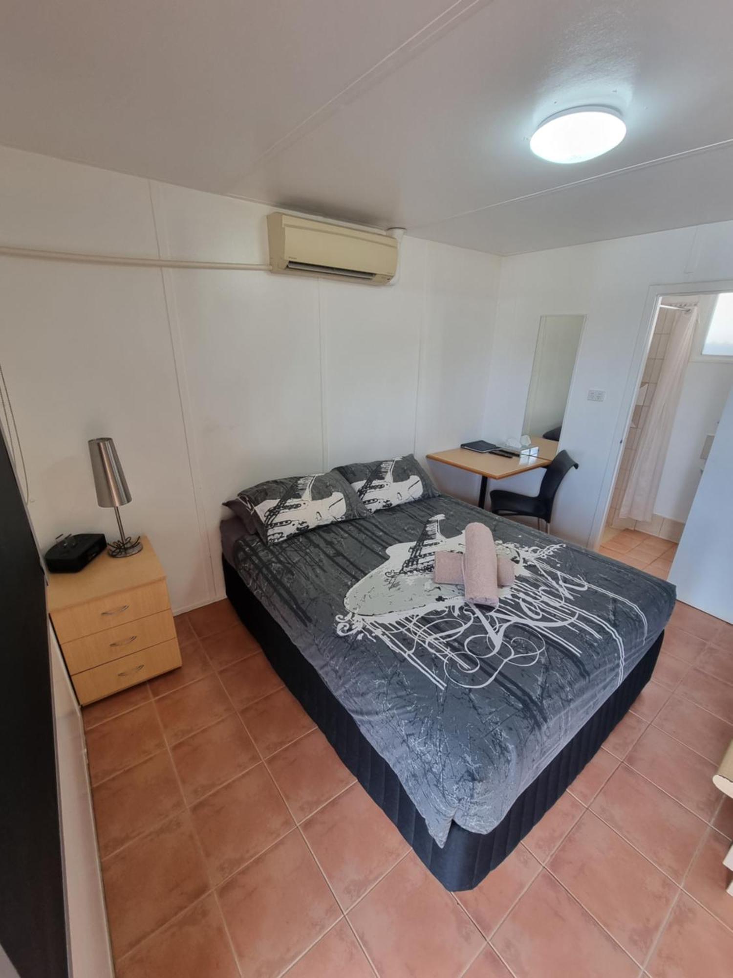 Halls Creek Motel Екстериор снимка