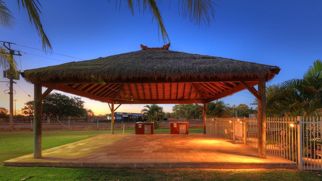 Halls Creek Motel Екстериор снимка