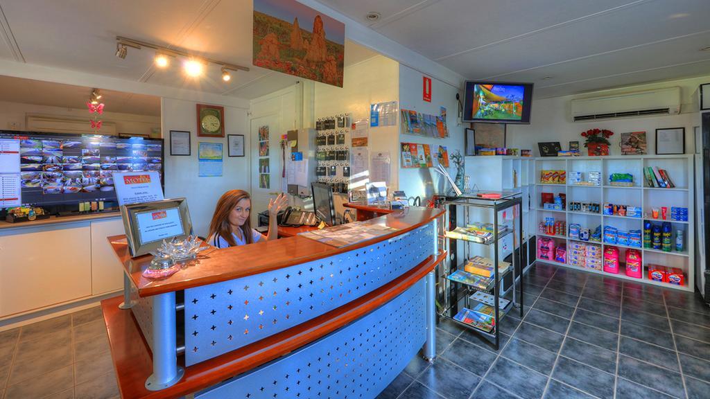 Halls Creek Motel Екстериор снимка