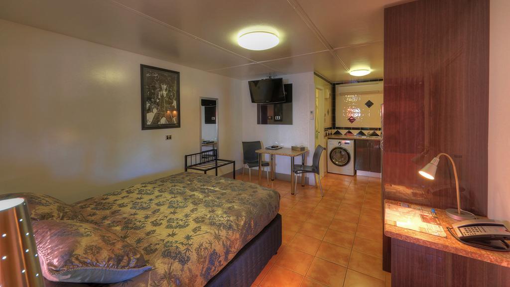 Halls Creek Motel Стая снимка