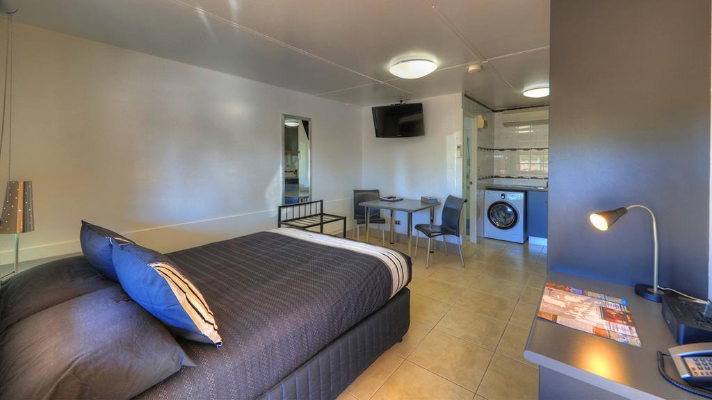 Halls Creek Motel Стая снимка