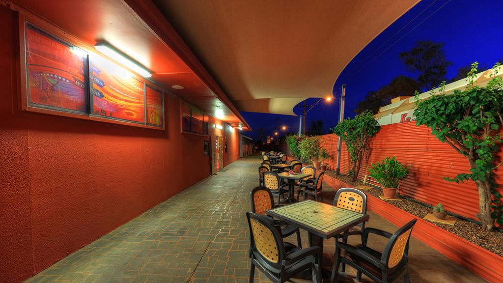 Halls Creek Motel Екстериор снимка