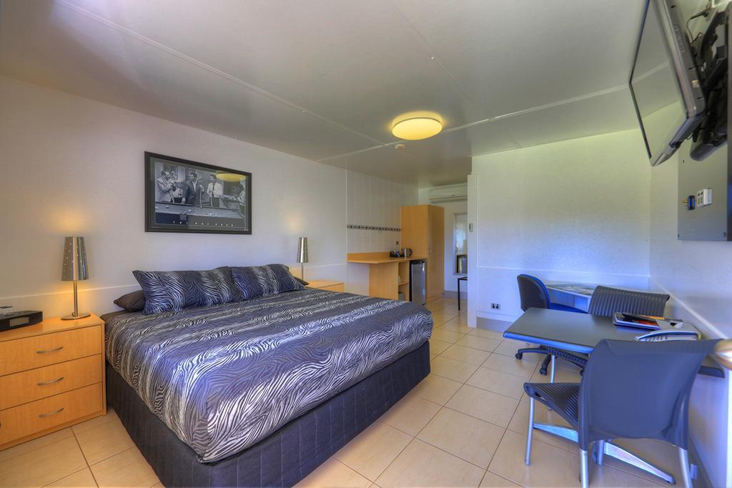 Halls Creek Motel Екстериор снимка