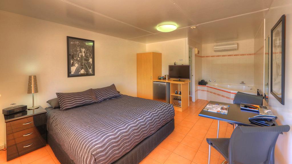 Halls Creek Motel Екстериор снимка