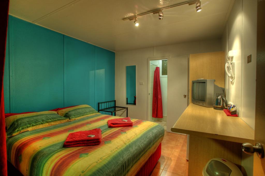 Halls Creek Motel Екстериор снимка